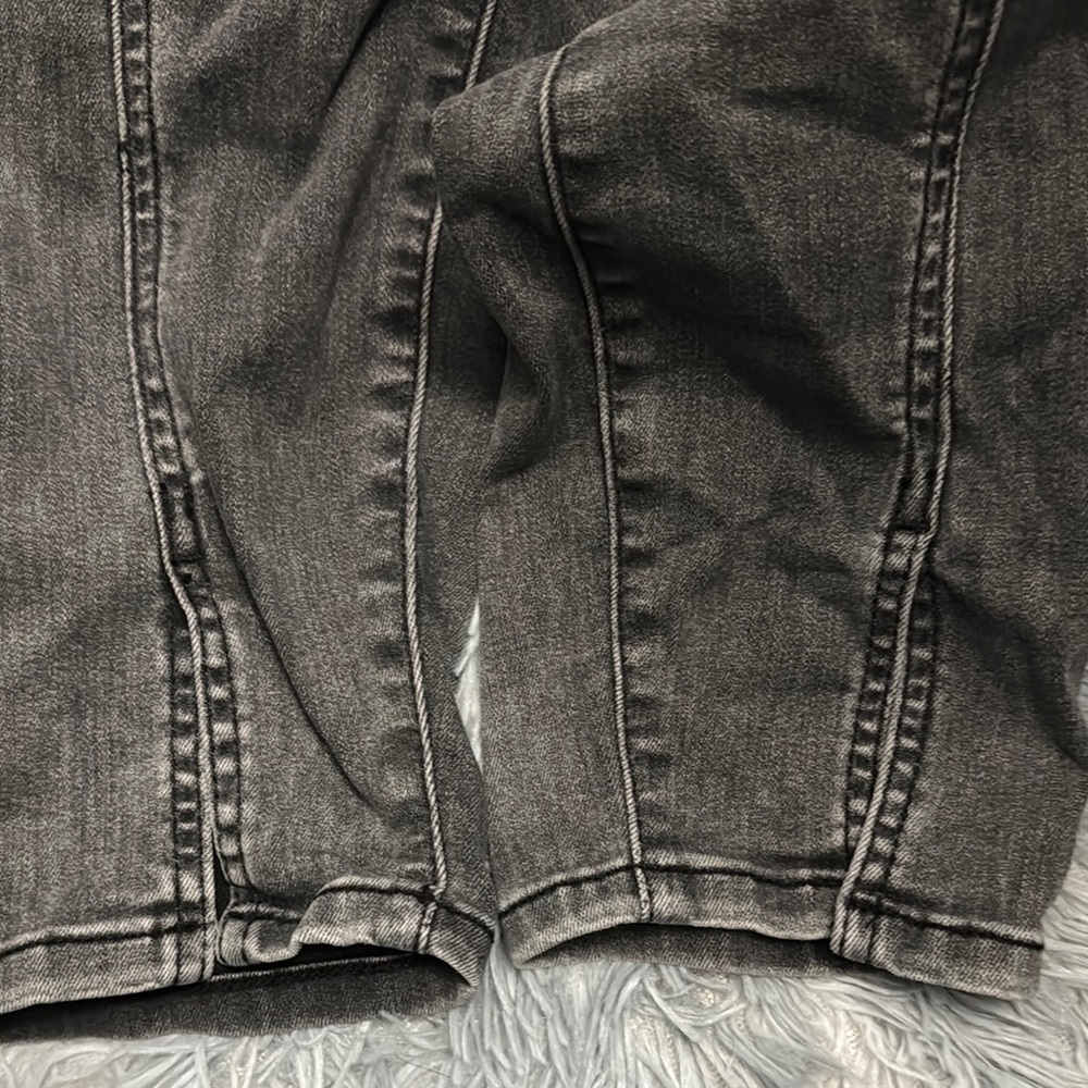 Torrid Gray Skinny Jeans with Distressed Look - Picture 7 of 7